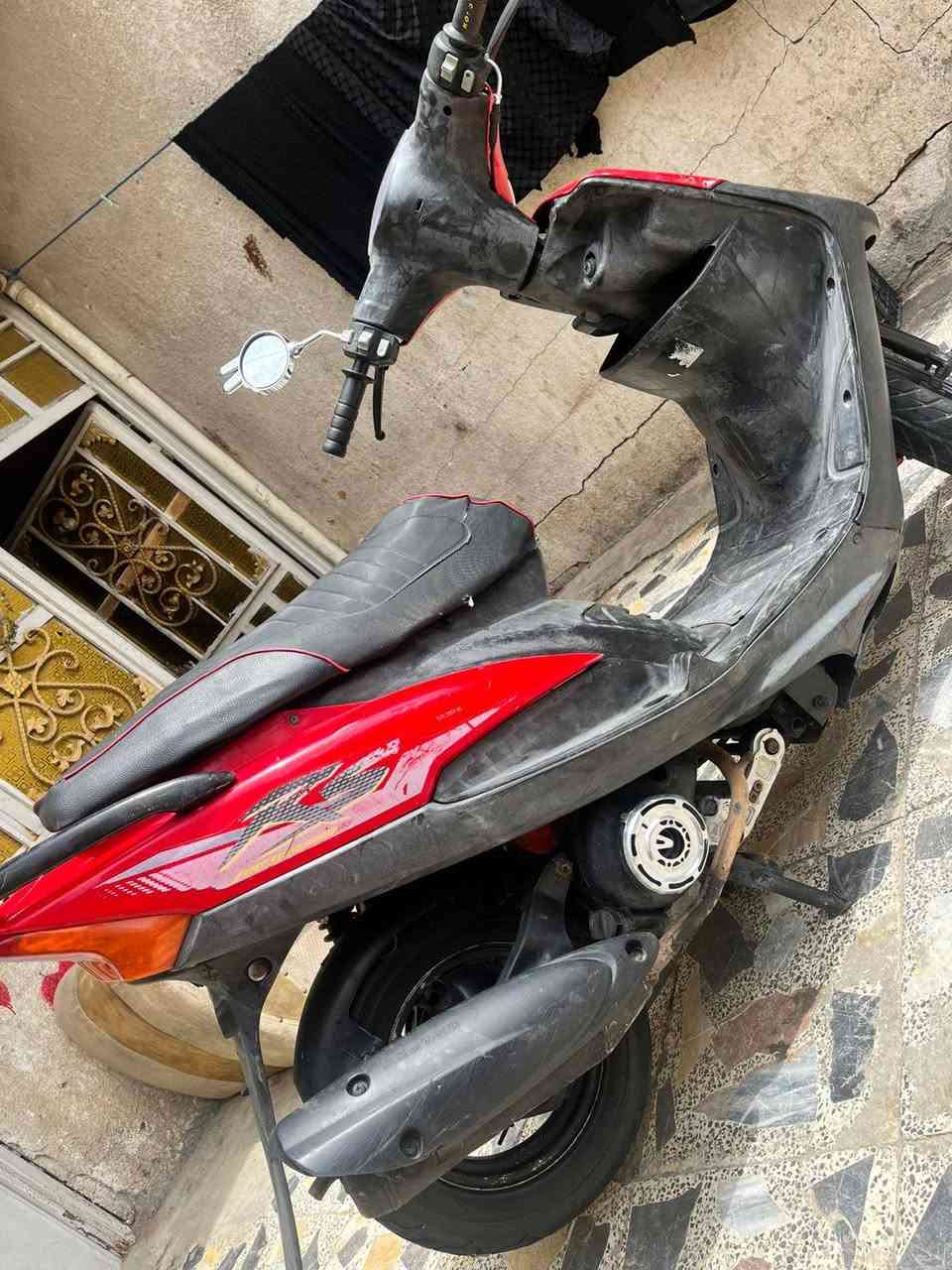 السلام عليكم دراجه ماكس للبيع دراجه كل نقص ما بيها بلاديه 49 مكان بغداد حي النصر سعر 600 الرقم ***********
