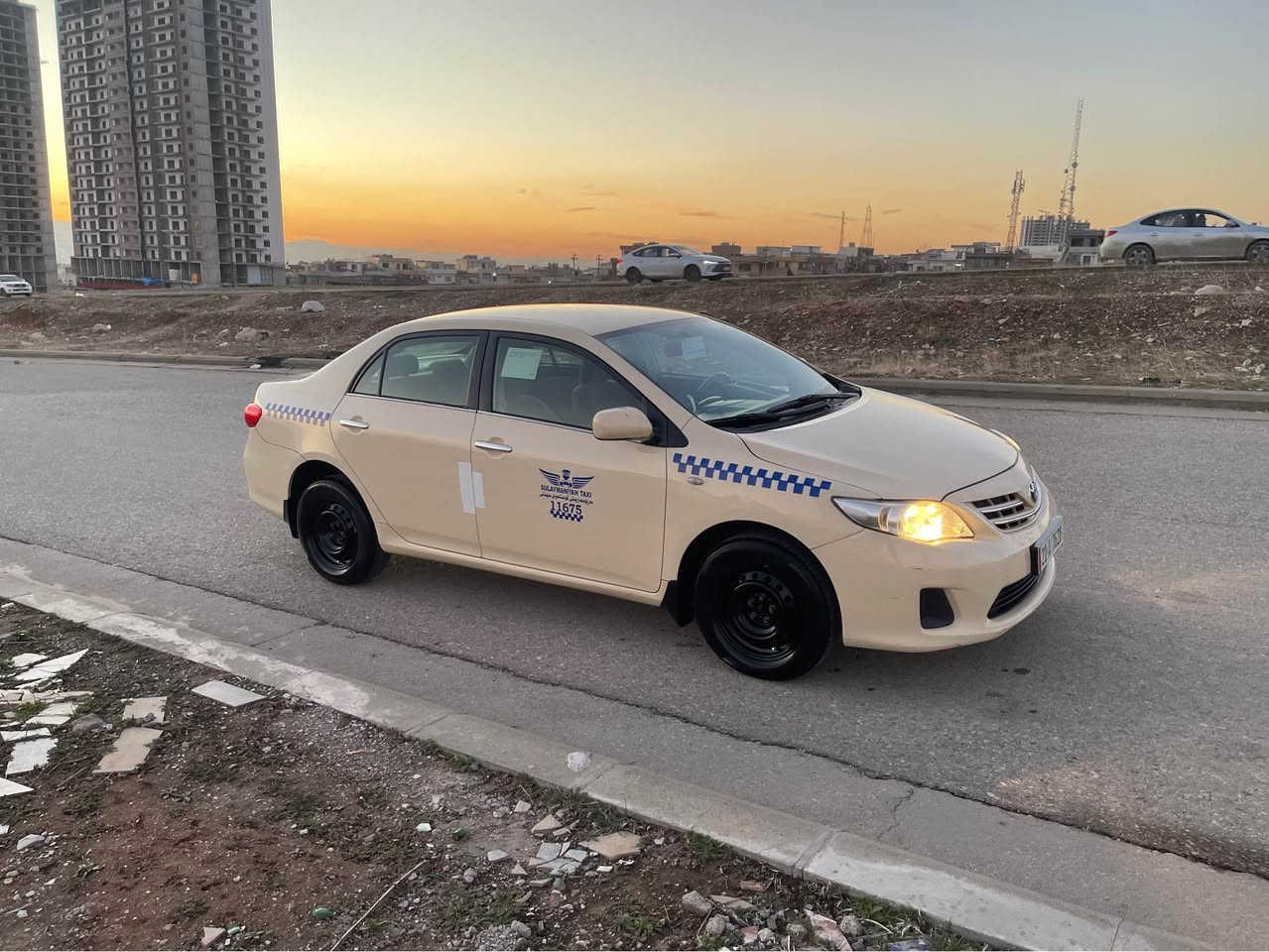 بسم الرحمن الرحيم 
كرؤلا بيلاد ته كسى ٢٠١١
بى بؤياخ 
گيرو مه كينه و كلاج و عه ينه هه مووى تازه 
سه نه وى تازه يه 
هه موو گيانى به شه رت 
٢٥٠ مه سره فى نيه 
***********
سعرى ١٤٥ گه لا و كه ميك معامه له يه السليمانية, العراق
