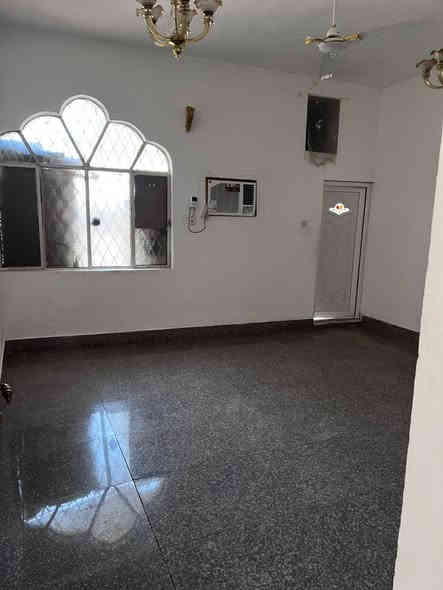 دار للايجار (كربلاء باب بغداد قرب فندق البارون )
منطقه عكد الزريكه مساحه 300م
يحتوي على غرف عدد 2/ مطبخ و استقبال وصاله 
يصلح سكن او شركه او مجموعه استثمارية 
للستفسار
 ***********
***********
