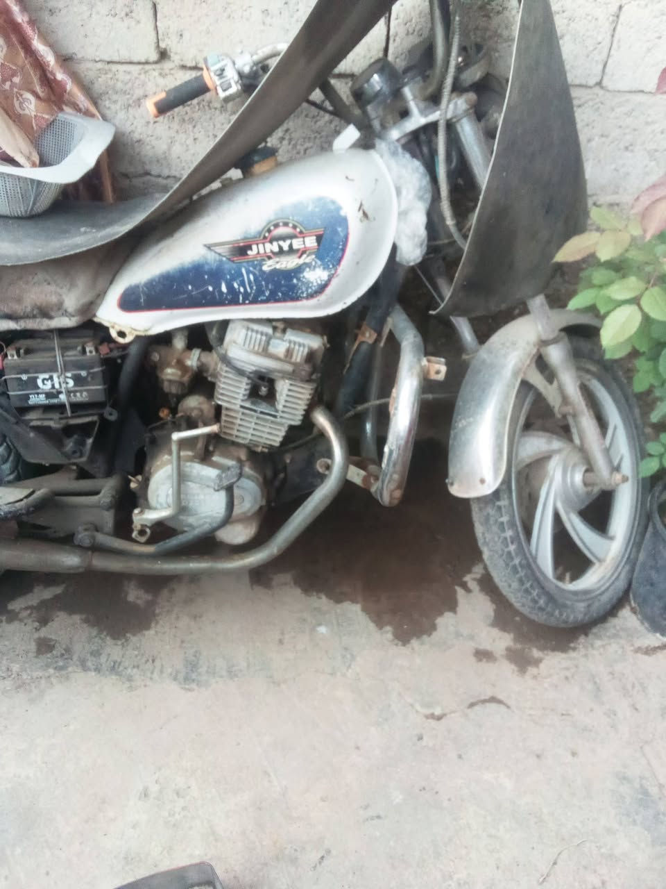 دراجه نوع جني للبيع اوراقه موجوده السعر 250وبيه مجال بسيط***********
