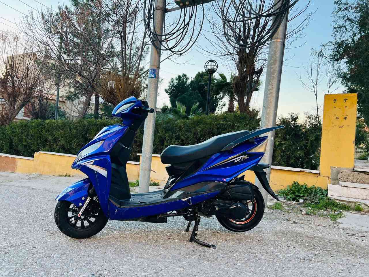 السلام عليكم دراجه للبيع سرعه 120 ماكينه ناسه دراجه كل شيء شغال هندر سلف على جيج البنزين كيلو متر شغال يشاير لايت كل شيء شغال وايرمانيا نظافه حسب الصوره بمجال بسيط سعر 350 المراسل على الخاص او الاتصال على الرقم بي واتساب ***********
