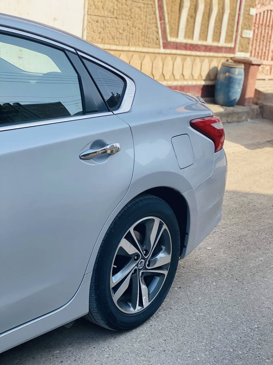 السلام عليكم من رخصه الادمن 

سياره التما 2016
رقم سليمانيه جديد. 
سياره ضررها جاملغ وبنيد فقط الايمن  
وايربالك سايق وراجع سستم 
ماشيه 79 
هزه جديده 
سنويه جديده 2027

سياره خير من الله مال بيت 
السياره بل حقيقه احلى من الصور 
كير محرك خير من الله سياره نضيفه بمعنى الكلمه

السعر 128 وبي مجال حك الجيه 

مكاني بعقوبه 
للاستفسار 
***********
***********
