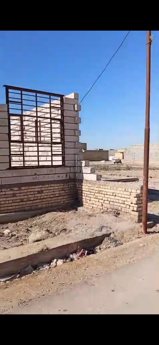 سلام عليكم بيت  ذي قار سوق الشيوخ. قريب على مدرسة الشريف الرضي التبليط بالباب مالت البيت. وكافة الخدمات متوفرة.
رابع فرع عن الشارع الرئيسي

للتواصل سيد علي  *********** 
سيد اسحاق ***********
