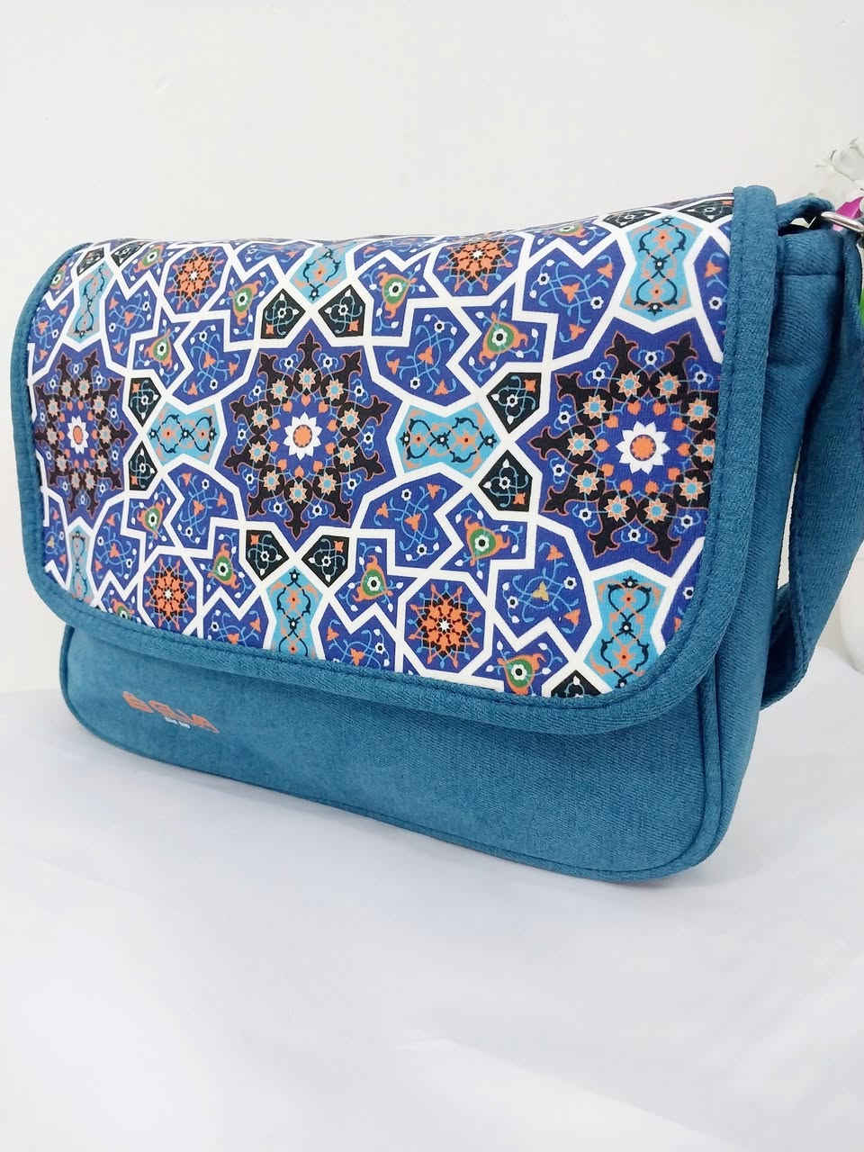 بيج حقائب #حريرحقائب نسائيه👜  موديلات وتشكيلات متنوعه مختلفه الالوان ونقشات يجنن  🤩  من قماش  وقديفه  من جنط  مبطنه من داخل بجلد 👌👌 طبيعي💯 صناعه من ماركه ايلفا )  للتواصل والحجز  مراسله عبر الصفحه #بيع حجم كبير #النجف #العراق  يتوفر خدمه توصيل فقط ٣ الاف النجف ونواحي #النجف ٤ الاف محافظات ٥ الالف او مراسله عبر واتساب عبر الرقم ***********
