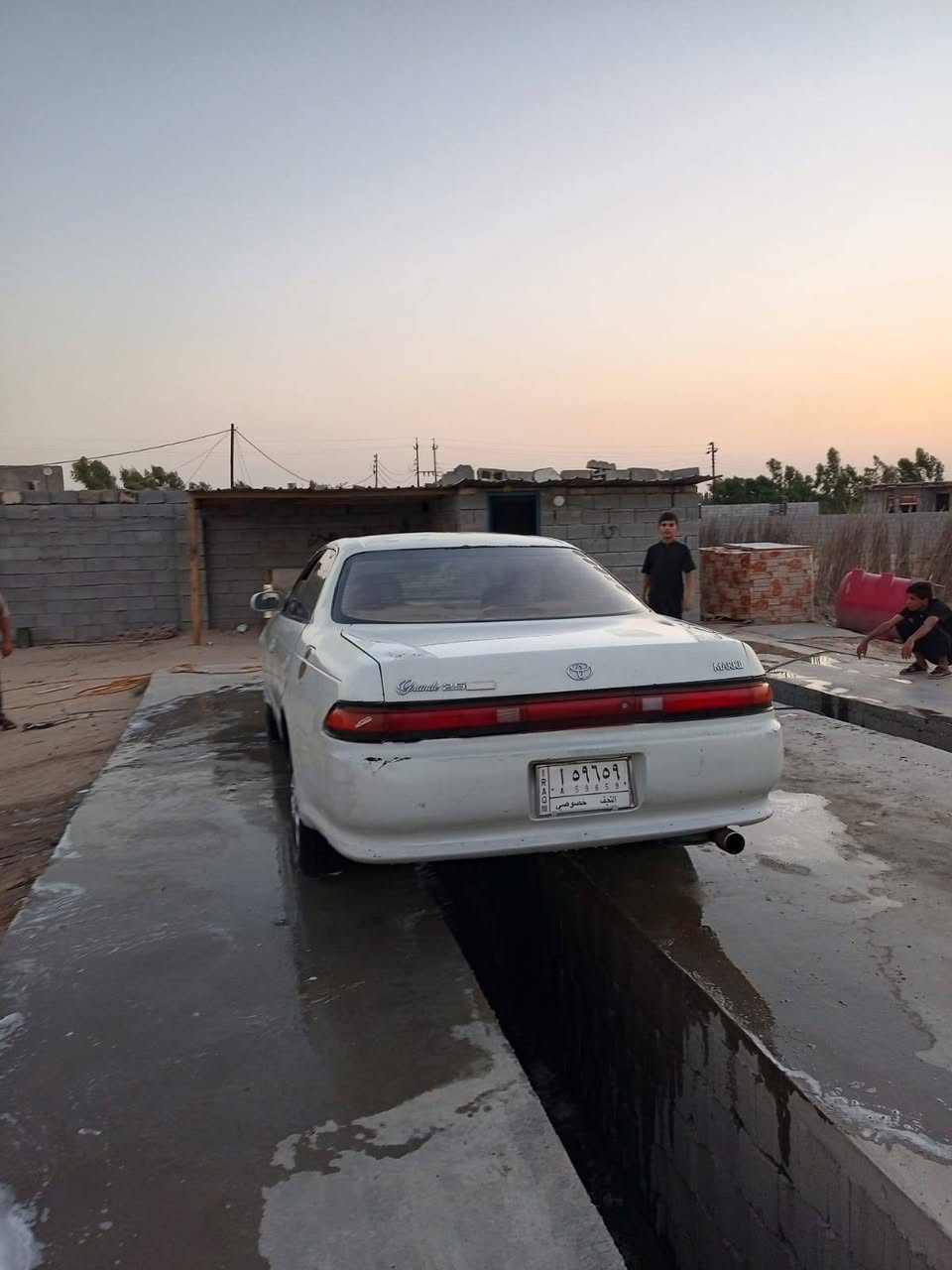 سلام عليكم مارك 2مديل 93رقم نجف تحويل مباشر سنويه منتهيه مكينه ثنين ونص   كير حداديه خير من الله تخم تاير جاهز سياره بيه كصه جنطه سعر 27وبيه مجال مكان البصره سفوان ***********
