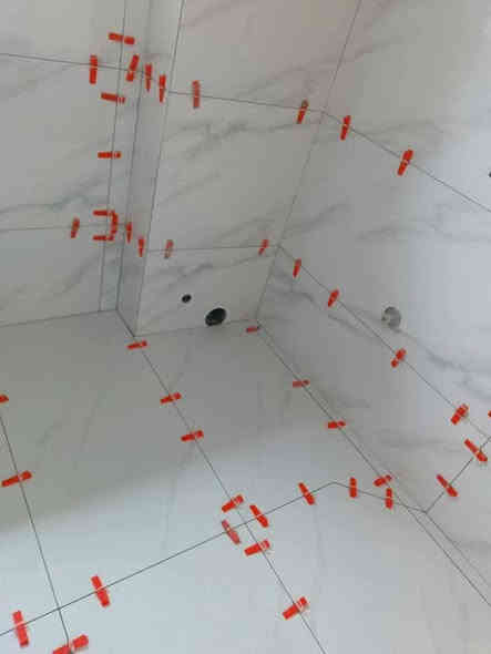 ئامادەین بۆ دانانی هەموو جۆرە کاشیەک لەشاری کەلار و دەوروبەری بەجوانترین شێوەو هەندەسەی بەتەریقەی ئێرانی و دۆغاو ولیزەری 
دانانی کاشی دیواری مەتری بە 5000هەزار 
دانانی کاشی عەرزی مەتری بە 4000 هەزار 
***********
