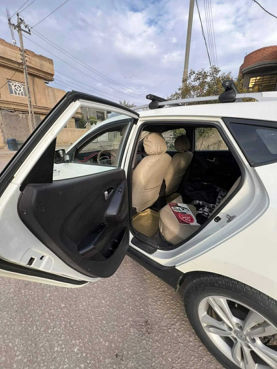 السلام عليكم
توسان ٢٠١٠ خليجي، السيارة بدون صبغ بدون تبديل فقط الدعاية الأمامية مبدلة
السعر ١٣٥ لتواصل
بابل/ ناحية النبل
***********
