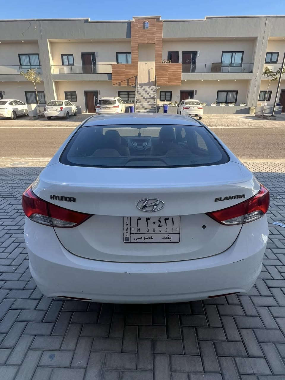 النترا 2013 خليجي مكفوله من الصبغ محرك 1600 نص فول بيها تحكمات ستيرن وتخم تايرات جديده ماشيه 126 الف بيها بس رصعه بالجاملغ وشخوص بالدعامية عكس السايق رايدها ب115$ وبيها مجال 
***********
