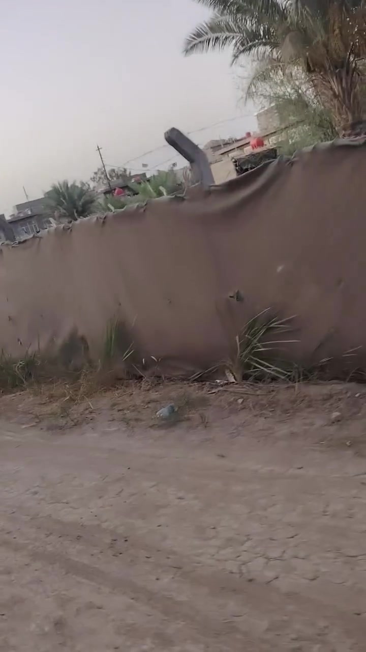 السلام عليكم قطعه للبيع مساحه ٤٠٠ ابي غرق قطع البو مشتاق قريب حي ابو أسد الجهه مقابل المركز السايد رايح لكربلا للاستفسار اتصال رقم ***********
