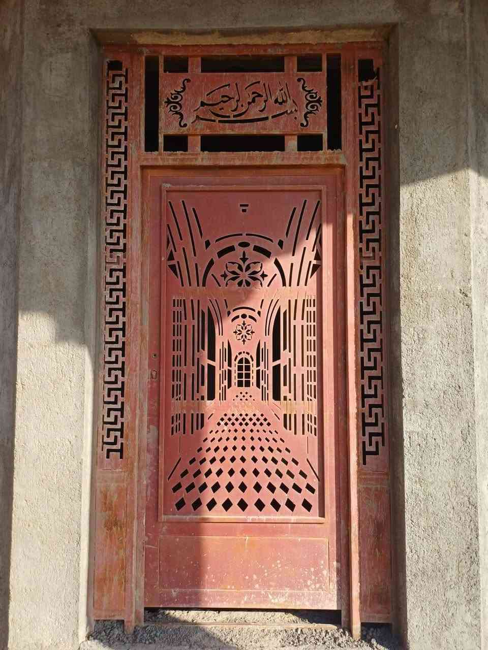 السلام عليكم 

جوه سوك ماتلكه  هيج سعر بقيمت حديدهن  400 الف ثنينهن فصال جديد بعدهن جدد بس يتنضفن 

باب كليدور العرض 144
الارتفاع 280 يمين سراميك 10

باب مطبخ العرض 109
الارتفاع 260
يسار سراميك 10

***********
