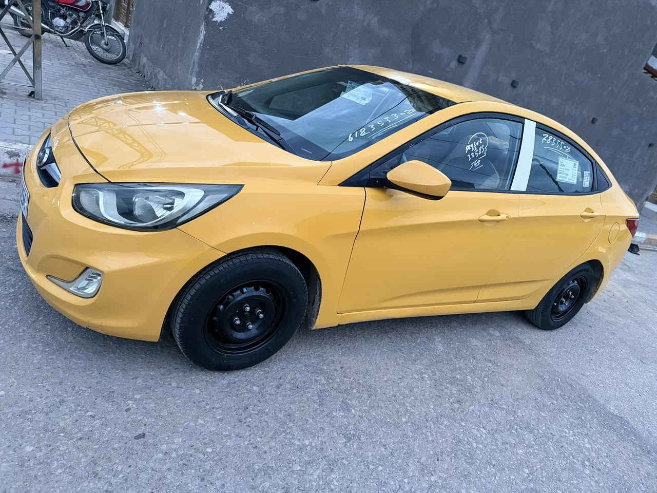 سلام عليكم هونداي اكسنت البيع وارد خليجي مكفوله من الضربه رقم بصره دولي بسمي مداور ثاني يوم مكينه ١٦٠٠اي ستفسار تصال على الرقم ***********
