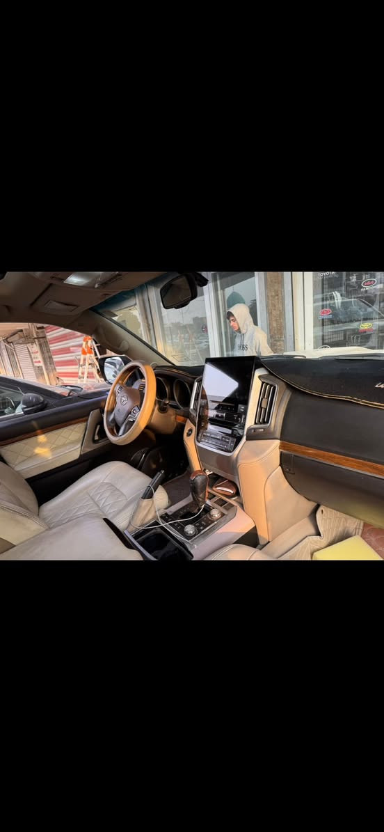 سلام عليكم  لاندكروز فكسار 2010 محدث 21 فول مواصفات جكات  رقم بغداد ب اسمي رقم مميز  DVD مري شفط فتحه بلسقف  4 بصمات بلبوب  كشن كهربائي تدفئه  سنويه جديده ب اسمي ارقام جدد تحويل ثاني يوم اربع  ترحيب بلبوب  علامه ليزريه كامرات محرك المرغوب V8  موصفات  لكزز 8ايرباك  مكفوله كفتلع عامه  فقط قطع التحديث رجاء بس شراي يتصل . سياره فول فول ***********
