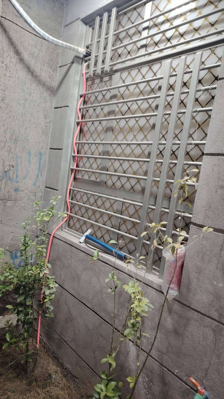 السلام عليكم 
بيت مساحه 115بناء طابوك حديث 
يحتوي غرفه منام واستقبال وصحيات ومطبخ وكما موضح باالصور... الجنس زراعي سند 25السعر المطلوب 60مليون قابل للتفاوض الراغب بالشراء الاتصال على الرقم ***********1بيه واتساب 
العنوان جسر ديالى حي الحكيم
