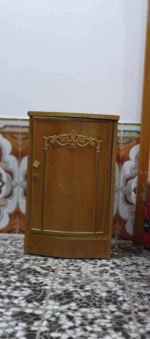 السلام عليكم مكلف بالنشر
غرفة نوم عراقيه تسگام   مستخدمه استخدام قليل شرط النظافه الله شاهد مثل ما موضح امامكم بالصوره    كنتور  (5️⃣) بوب +جربايه + ميز تواليت + ميز  عدد3   وزاويه السعر 1100وبيها مجال مكان نجف كوفه علوة الفحل التواصل والاستفسار الاتصال على *********** متوفر واتساب☝
