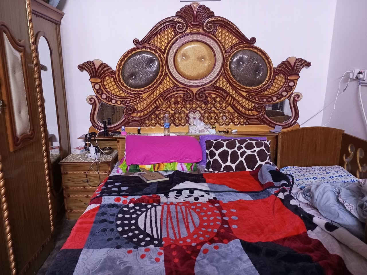 #مكلف_بالنشر ... غرفة اخشاب للبيع كامل مثل ما بصوره 
الاستفسار خاص .. أو اتصال على رقم ***********
