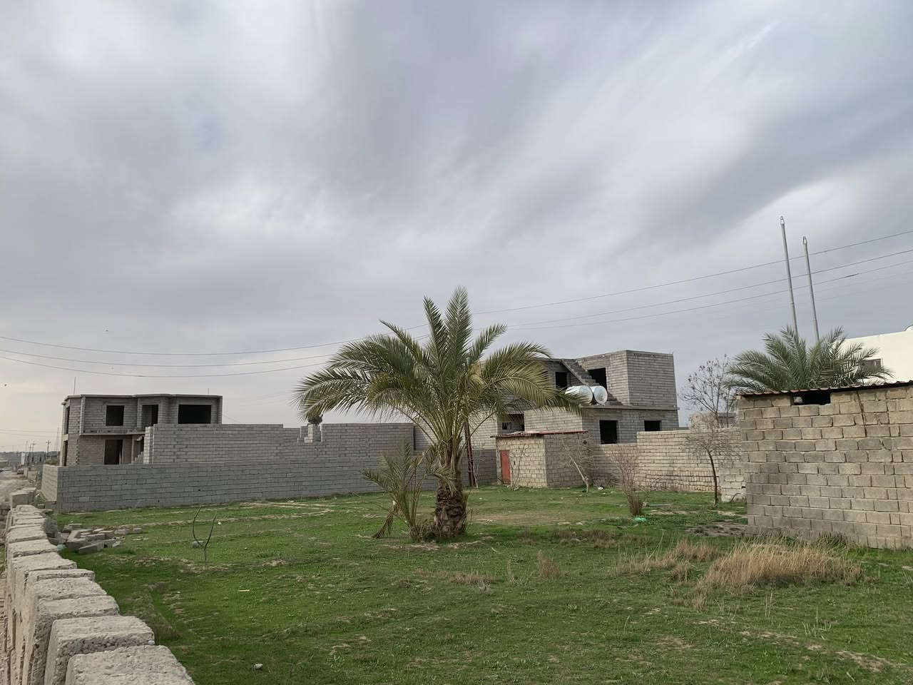 السلام عليكم
ارض زراعية للبيع مقسمة على 3 قطع كل قطعة 318متر 

العنوان الزراعة مجاور مشروع ماء العملاق الحايط على الحايط

ملاحظة: ترك شارع بعرض ٦ امتار موازي لحايط العملاق يتصل بالسدة ونهايته شارع تبليط لقاعة القطمير ...مسافة الشارع مامحسوبة ضمن ٣١٨ 

للأستفسار اكثر 

الاتصال على الرقم :***********
