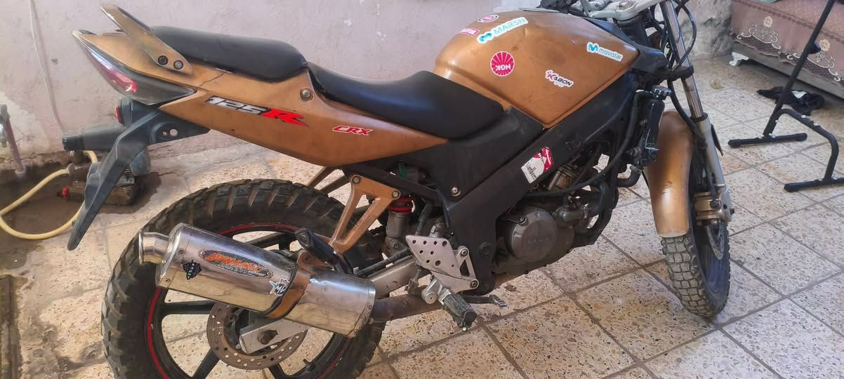 السلام عليكم دراجه هوندة CBR125R
الدراجه بيهة  نقوصات علمود اكون صادق وياكم الدراجه يرادهلة تعديلات وترتيب بس اني يعني مالي واهس  ومتوازي على بيعتهة عارضهة( ابيعهة كوم حديد )(الميعرف بيهن لا يكسر بسعرهة ) اكفلك الدراجه سرقة وعشاير وقانون وكلشي  بسعر 450 الف  موجود واتساب  *********** وموجود ماسنجر  مكاني السكندريه بابل يم الدله
