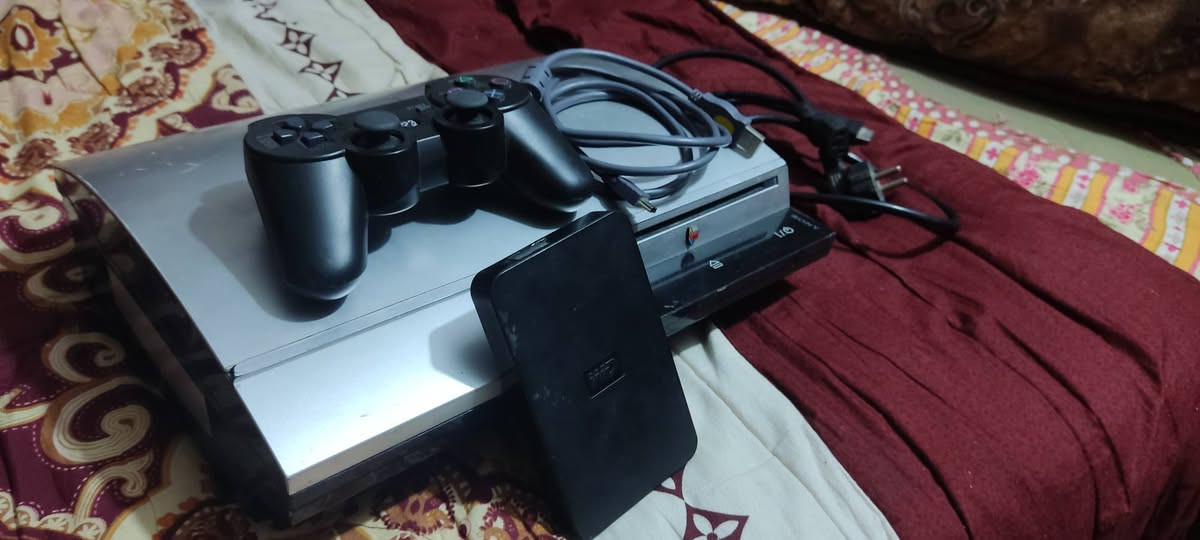 🔥 للبيع: الأسطورة PS3 Fat (الجامبو) - نظافة 99% ومكتبة ألعاب فول! 🔥
عندي جهاز PlayStation 3 Fat، الجهاز قمة بالنظافة (شوف الصور تحكم)، شغال وجاهز للعب فوراً بدون أي نقص.
​🎮 ليش تشتري هذا الجهاز؟
​مهكر وكامل: الجهاز بي نظام (Multiman) ومنصب عليه ألعاب كاملة.
​ألعاب الذاكرة: الهارد متروس ألعاب قوية من ضمنها:
​⚽ PES 2018 (محدثة وتخبل).
​🚗 GTA V (قراند 5 كاملة).
​وباقي ألعاب الأكشن والمغامرات المعروفة.
​كامل الملحقات: (يدات + كيبل HDMI + كيبل تشغيل).
​💰 السعر: 115,000 دينار (قفل).
⛔ ملاحظة: السعر نهائي منعاً للإحراج، الجهاز نظيف ومتعوب عليه ومو مال كسر.
​📍 المكان: الديوانية.
للتواصل ***********
