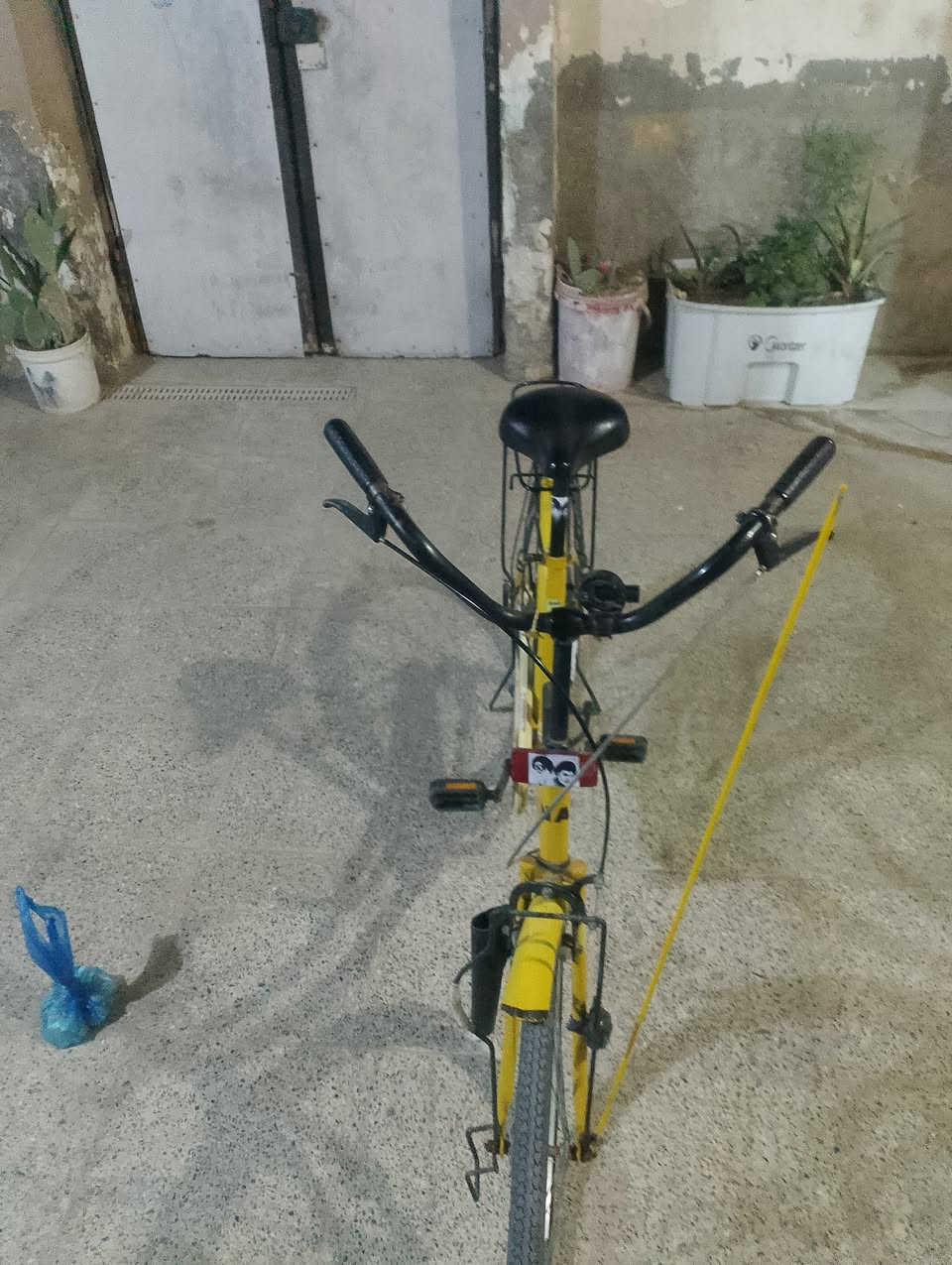 السلام عليكم. رمضان كريم 
بايسكل 26. نضيف مكاني رميثه 
سعره 85الف رقم الهاتف ***********
