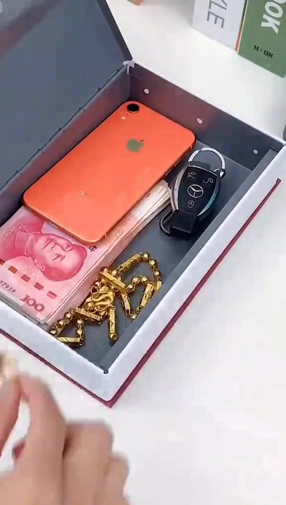 خزنة شكل الكتاب رجعت اتوفرت 🎀  السعر 13 الف فقط 🔥🔥🔥🔥  للحجز واتساب 🧩*********** يتوفر توصيل لجميع محافظات العراق 🇮🇶  . . #العراق #خزنة #قاصة #العراق #بصره 

