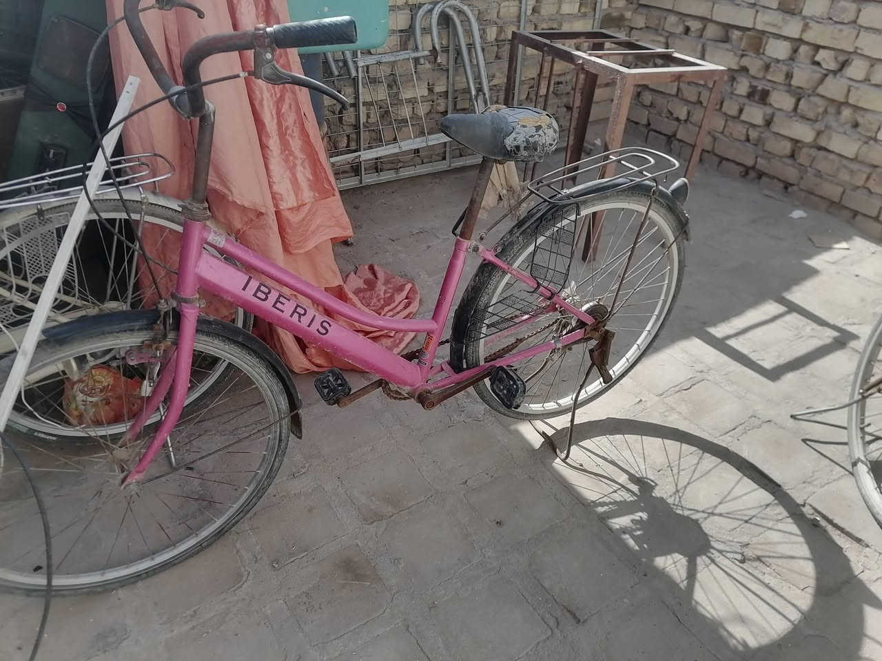 سلام عليكم باسكلات عدد 2 حجم 26 الوردي ب100 والاسود ب40 والشراي خادم اله رقمي ***********
