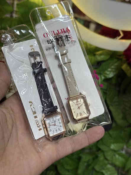 #وفرنالكم ساعات رجالي ونسائي 
# السعر ب 5 فقط 
# وسعر اقل بمناسبة عيد الطالب للعدد اكثر 
هيت حي الجمعيه شارع حامي حميد مقابل مجمع الملكه 
واتساب ***********
