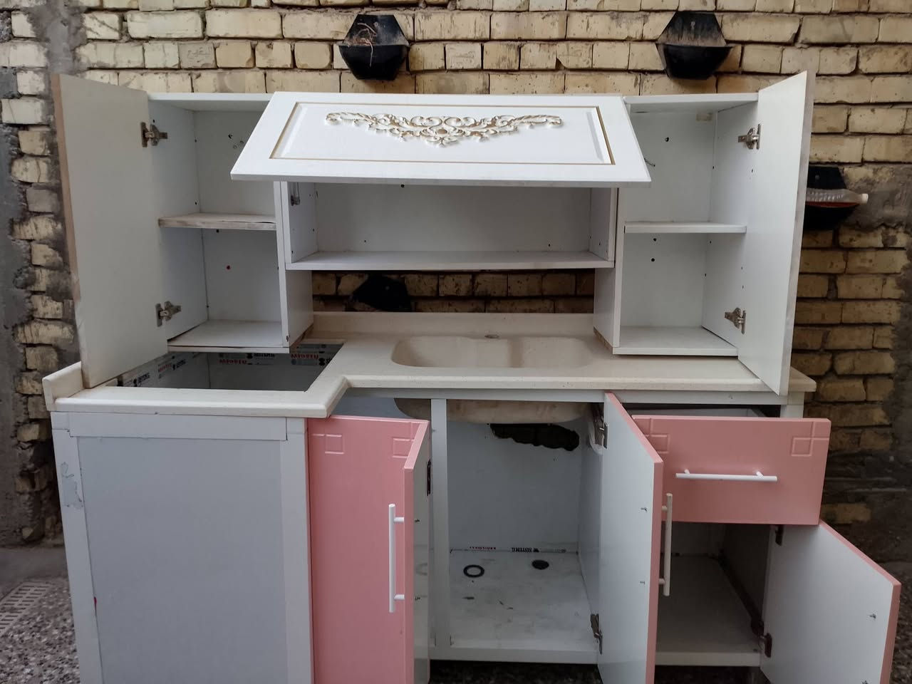 كاونتر نضيف قياسه 1.75 السعر 200 وبي مجال المكان البلديات الضباط الثانيه الرقم ***********
