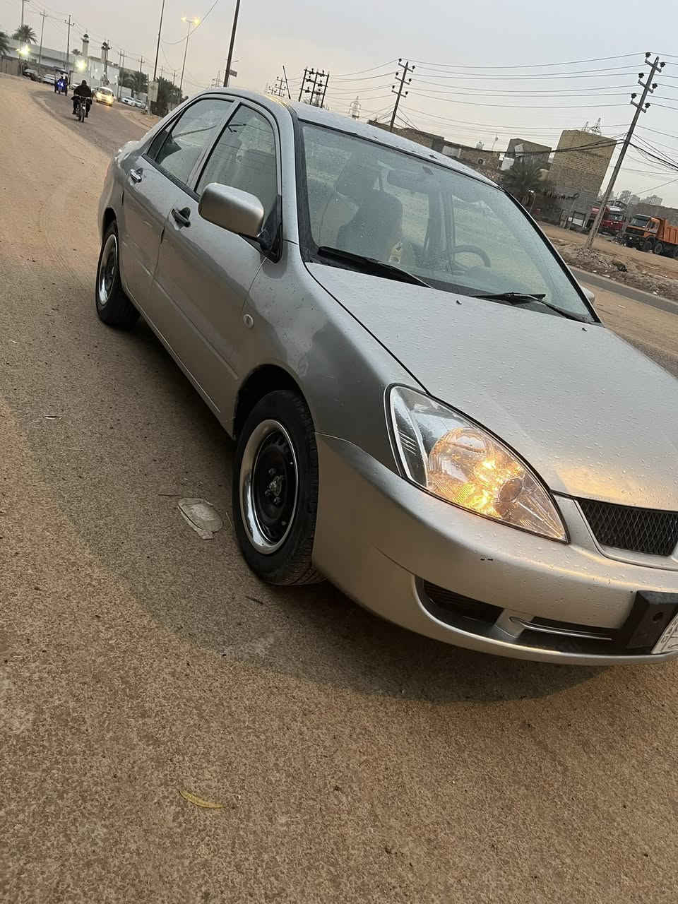 لانسر موديل 2010.  السياره جاهزه من مكينه وكير و حداديه بيه ضربه بل جاملغ الخلفي بس وبيه جراد بصيط رقم قادسيه  السعر ٦٨ وبيه مجال المكان ديوانيه ***********
