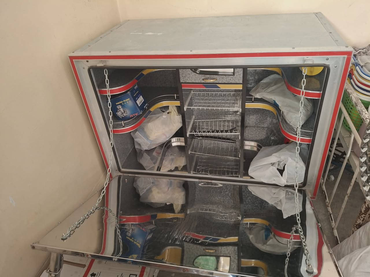 مطبخ تريله جديد سوري للبيع العنوان الموصل تلعفر استفسار الاتصال على الرقم  (***********)

