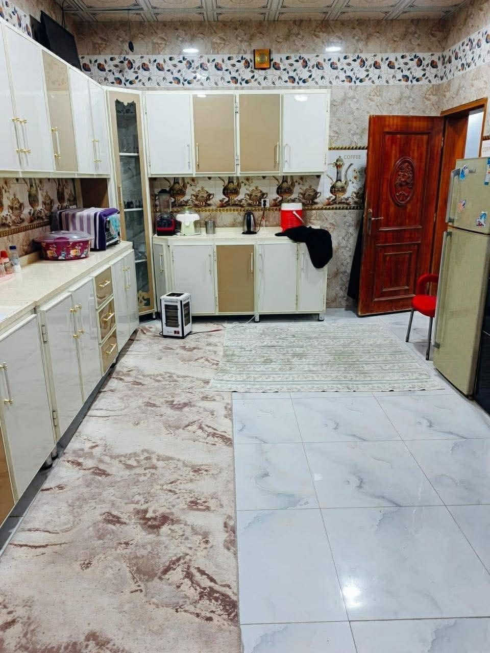 بيت للبيع مجمع أبن يقطين//طابقين//

المساحه 220متر ركن//

تفاصيل اكثر/

ط 1/غرف نوم 2/وصاله ومطبخ واستقبال وحمامات داخلية وخارجية وكراج كبير//

ط 2/غرف نوم عدد 4//صاله كبيره وحمام//

السعر 180//

مطلوب 40مليون للمصرف العقاري يخصم من السعر/
——————————
***********
