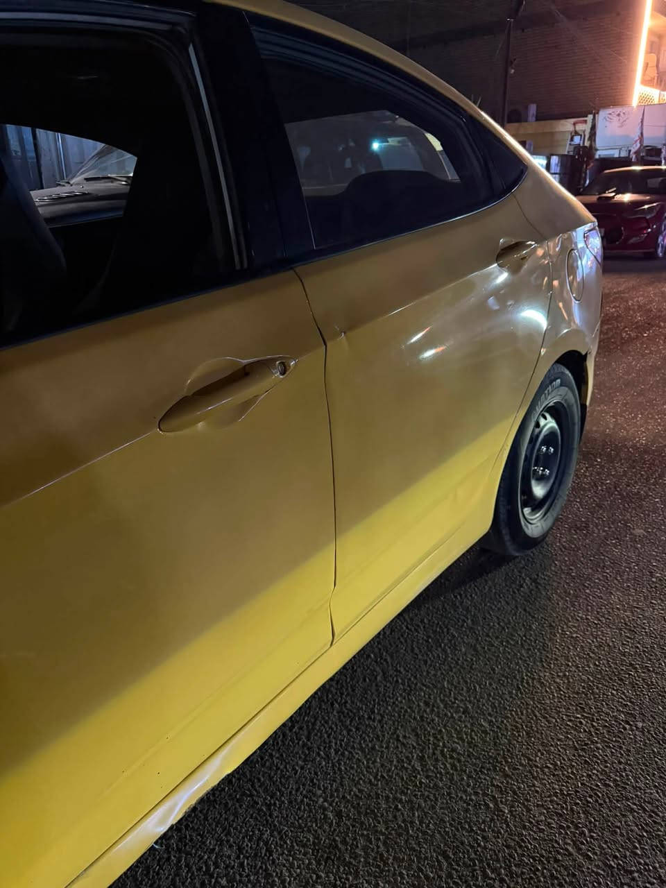 احسنت خليجي  موديل ٢٠١٣ سنويه جديده هزه جديده مصفره من كلشي بيه تنقيص بسيط بدون تبخير مبدل جاملغ الأمامي فقط 
اي استفسار ***********
