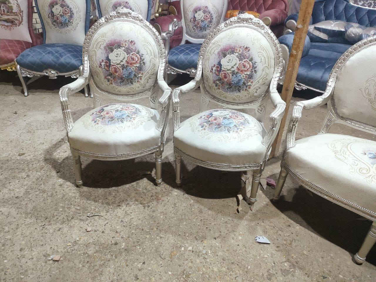 ✨ صالون تحفة بجد
خشب زان أبيض بالكامل 🤍
قماش هايبر بوكيهات راقي
دهانات قشرة ذهب دوكو ✨
سفنجات وحشو كارينا لراحة وثبات
شغل تقيل وتشطيب يفتح النفس 👌
للتفاصيل ابعتلنا رسالة وهرد عليك فورًا 😊


**إذا كنت صاحب هذا الإعلان وتريد حذفه لأي سبب، رجاءا أرسل رسالة إلى الدعم الفني**