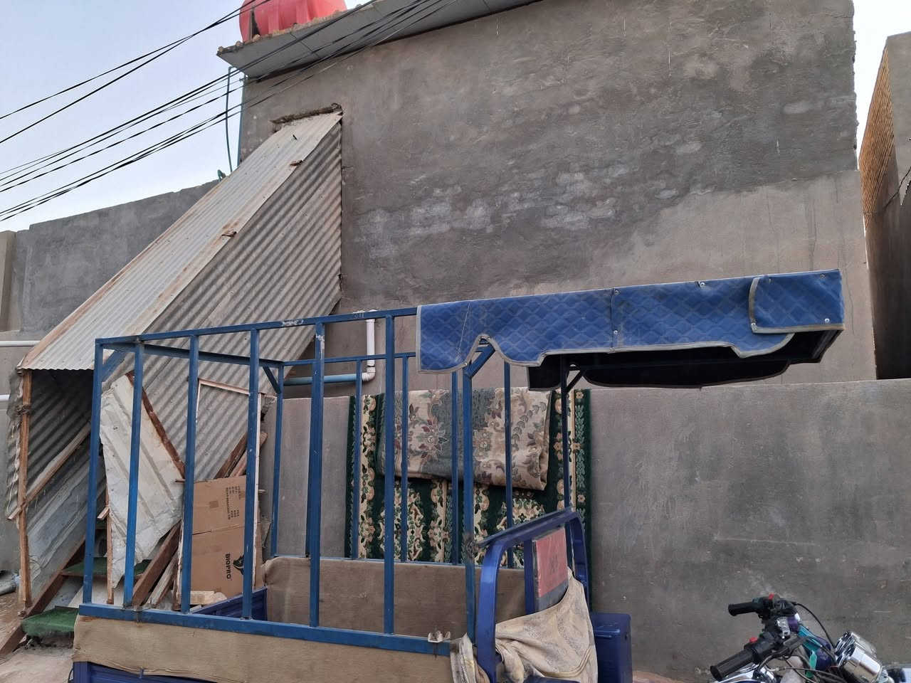 محجر للبيع
اصلي ثقيل ارتفاع متر 
سعره  80 وبي مجال الطبيين ***********
