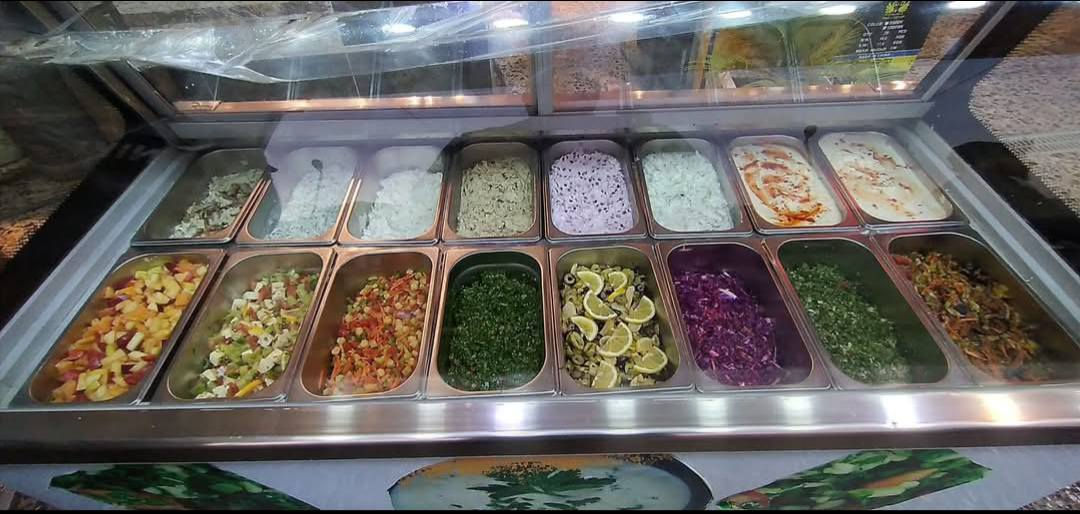 السلام وعليكم اخوان شيف مسحب دجاج واجنحة وعرايس وشيش طاووق تسحيب وتخمير وأيضا شيف مقبلات العمل السابق ولمدة 13 سنة مطعم صباح العربي متفرغ حاليا للاتصال وواتساب *********** ملاحظة من بغداد الزعفرانية
