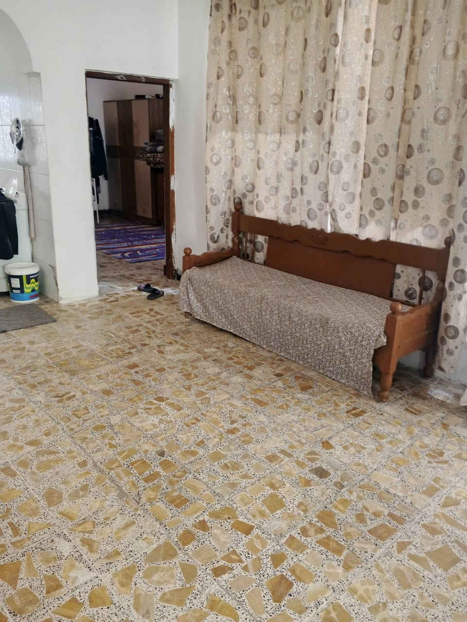 بيت للبيع شارع 72شارع مولده ضفير
المساحه 150متر 
***********
ادمن وافق رحمه الله والديك
