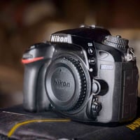 متوفر نيكون d7200 نضافة 100‎%‎ استعمال شخصي كامل ملحقات عدسة 18-55 عدس...