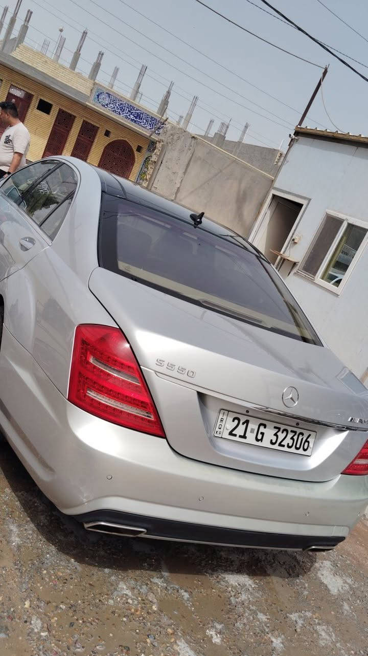 مارسيدس S550 موديل 2009 محدثه امامي والخلفي بغراض بلاديه موديل 2013 خليجي محرك 8 
مواصفات 
(أبواب كبيره بانوراما وناظور خمس بردات رادار امامي والخلفي اوتو استوب باركين داخل فورميكا داخل اصفر شاشة كامرة تلفون قاصه كشنات امامي والخلفي متحرك ابواب سحب رادار اوتو هولد كشنات واستيرن كهربائي گير عل استيرن سيدي بوكس 6اقراص بلاد AMG فول مواصفات 

سياره بيها قطعتين صبغ  بس بخ اثر شخوط بشرط بدون دواخل مابيها أي شي ثاني بشرط جديد مسويله سيرفز  مابيها اي خلل من گير ومحرك وكهربائيات كله بشرط گير ومحرك بشرط مامفتوح  سنويه ورقم كله جديد 
ما يحتاج ربع دينار مصرف 
عنوان : بابل 
والسيارة باسمي تحويل مباشر. ***********
