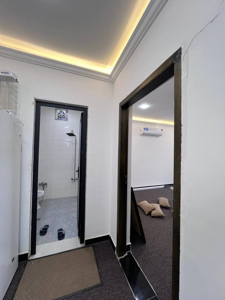 شاليه #بمساحة 850م
البصرة -إبي الخصيب - حمدان 
طابو ملك صرف زراعي عراقي #سهم بالطابو
#يحتوي :: گراج واسع دار استراحة يحتوي على غرفة منام 
وصالة وصحيات داخلية . ومسبح وباربكيوخاص بالشوي
وصالة اللعاب ومدفأة غازية .
الشاليه الواقع افضل وأجمل من الصور .
#للأستفسار :: *********** البصرة, العراق
