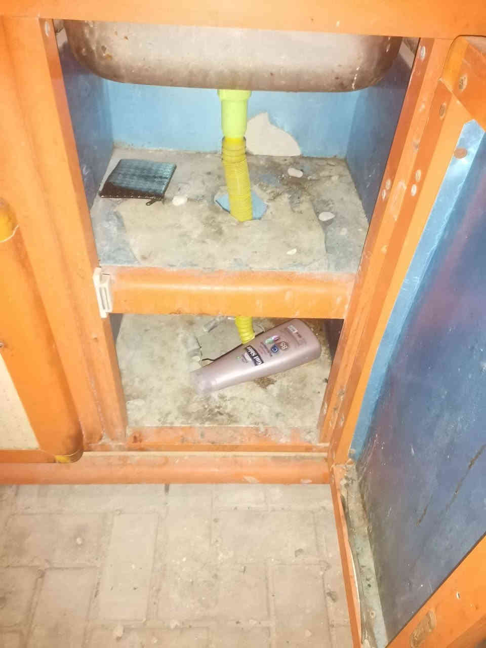 كاونتر مستعمل تعليك طول ثلث أمتار سعر 130 الف معاا سنك مكاني قبله حي جامعه شارع مستشفى طفل *********** البصرة, العراق
