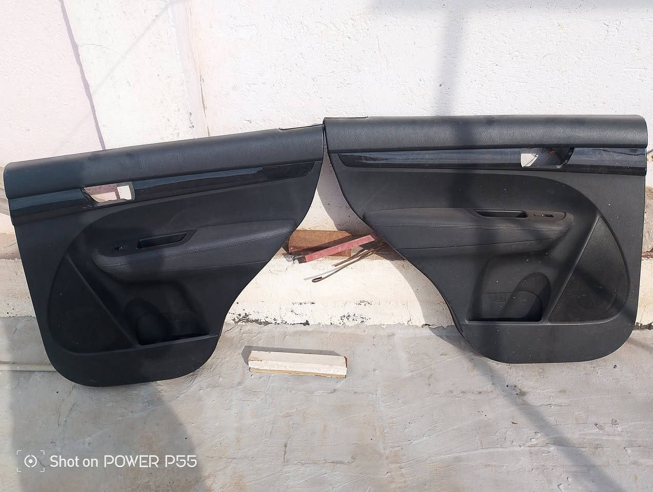 سلام عليكم اخوان بطاين خلفيه سورنتو موديل 11 للبيع مع طبله جديده مامستخدمه الي يردهن يتصل على الرقم ***********
