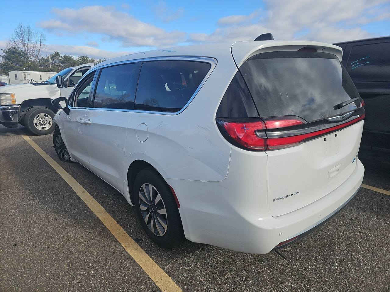 السلام عليكم 
باسفيكا 2023 هايبرد رقم بغداد بسمي
محرك 3600 كهرباء وبانزين
ماشيه 60  ميل 
مواصفات تورنك L 
ابواب كهرباء
جنطه كهرباء
تشغيل عن بعد
شاشه كامره
كراسي كهرباء وجلد
وباقي مواصفات التورنك معروفه
مكاني بابل القاسم
***********
السعر 21500$
