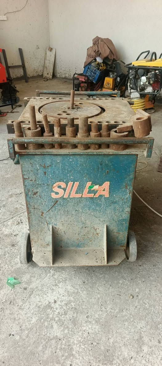 السلام عليكم كمينه تعويج كبيره معه ملحقاتها وشوف العين عنوان خلف المدينه الرياضية قرب مجمع الجوهره***********او ***********
