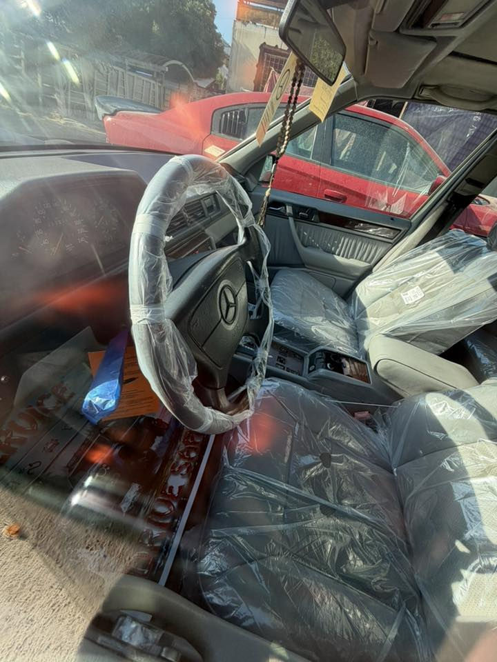 مارسدس دب اصل موديل 1992 جاهزه من كلشي مابيه اي نقص 
محرك 300مكفول بلادي تبريد تدفئه 
صبغ جماليه شرط الفحص اذا بيه نقص برغي او خياس تاخذه بلاش 
قواعد دبل بلادي بدون اي لحيم لو ضربه 
*********** 
السعر 90وبيه مجال 
لاتقارنه بلتعبانه سياره تجي تشوفه ماعجبتك فدوه الك
