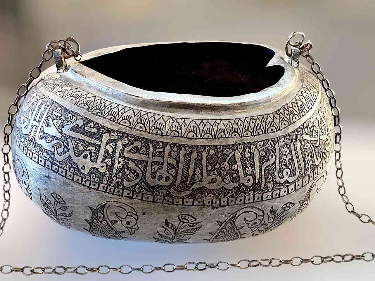 للبيع
كشكول نحاسي منقوش بالكتاباتة باسماء الائمه اكتب تم يوصلك السعر


**إذا كنت صاحب هذا الإعلان وتريد حذفه لأي سبب، رجاءا أرسل رسالة إلى الدعم الفني**