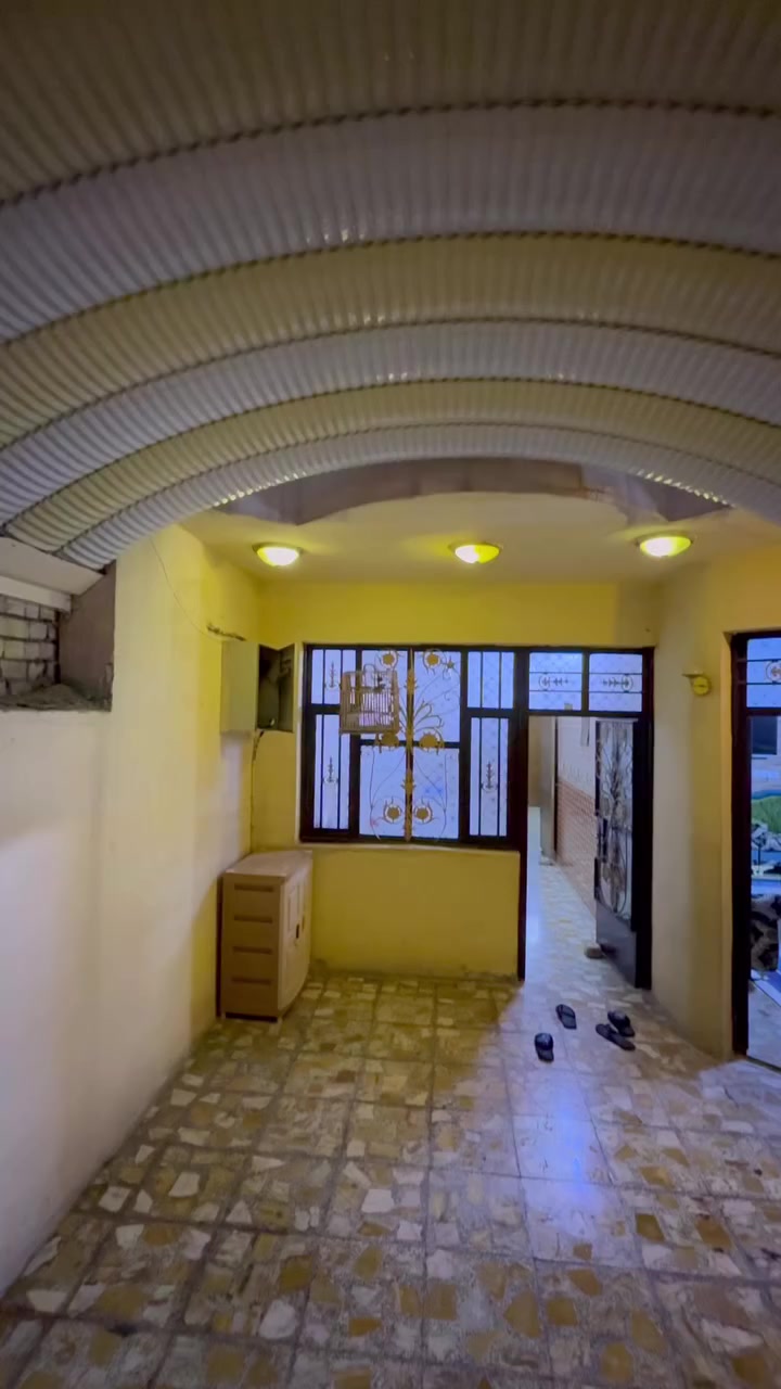 بيت 160 متر طابقين يحتوي على 4 غرف نوم 
واستقبال ومطبخ 
وصالتين 
وصحيات عدد 3
الموقع: البلديات منطقة حي العبور (ضياء الحلفي)قرب حسينية الإمام علي من جهة شارع سيد صلاح المكصوصي
ملاحظة: البيت زراعي والفرع عالي والبيت والمطر مايأثر نهائيا
السعر :275 وبي مجال
للاستفسار:***********
