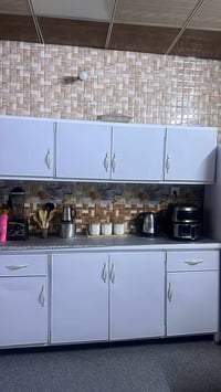 مطبخ ألمنيوم • مغسلة رخام ٢.٢٠ • ٢م