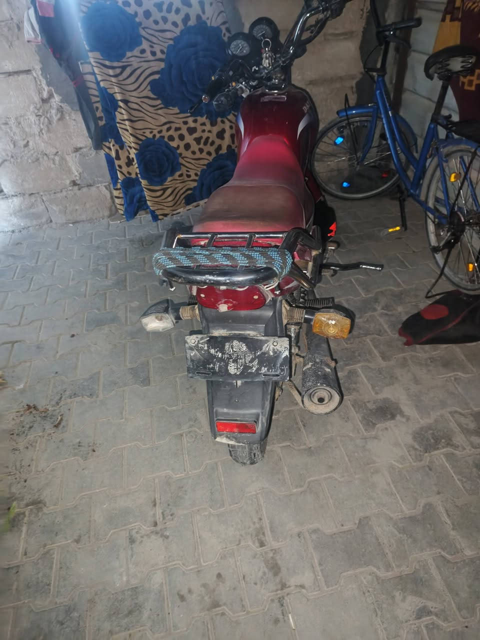 18 للبيع السعر 750 وبيها مجال اوراق كامله *********** كله شغال مابيها نقص
