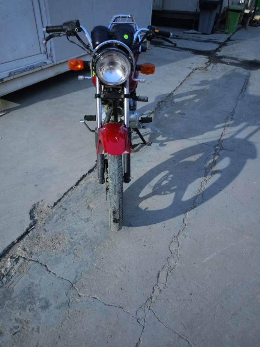 اسلام عليكم دراجه دايون عضم للبيع موديل 18 لون احمر اوراق اصولي بس اشويه تعبانات لان قديم عندي كهربائياته كله شغاله مكينه مامفتوحه 
السعر 650 او بها مجال مكاني كربلاء الحسينيه البراهميه 
اتصال خادم الك ***********
