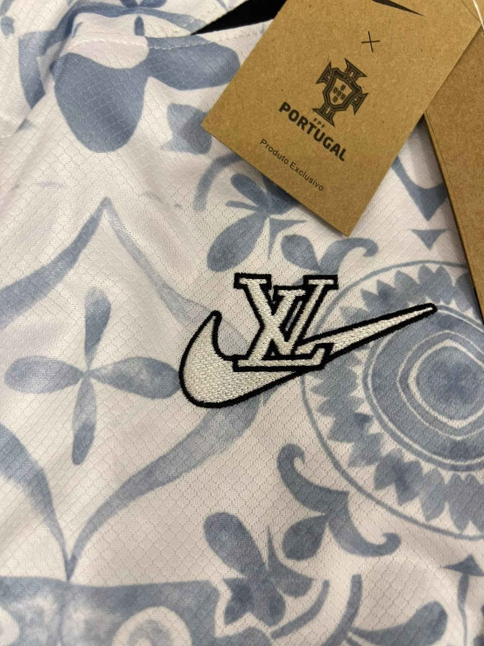 اذا مو اندر  قطعة  من نايكي نعزل قطعة نادرة جدا تعاون نايكي مع لويس فيتون لمنتخب البرتغال قياس xl  كوالتي رووعة تاخذها مو تلبسها تحطها بالمعرض وتباوعلها 🤣


**إذا كنت صاحب هذا الإعلان وتريد حذفه لأي سبب، رجاءا أرسل رسالة إلى الدعم الفني**