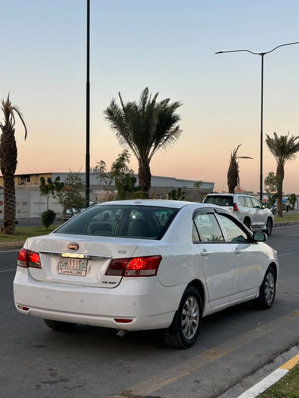 للبيع بي واي دي جي اثري ٢٠١٣ بغداد سياره جديده ما بيها  اي نقص كير مكينه حداديه جاهزة  كله تمام مكينه ١٨٠٠ كير أوتو داخل نظيف جداً كشنات جلد بلاد تحكم ستيرن فتحه كهرباء شاشه كامره  مكان السياره حي العامل قرب مسبح الرافدين موبايل  ***********السعر ٥٣ وبيها مجال حك الجيه تحويل ثاني يوم رقم انكليزي الجديد
